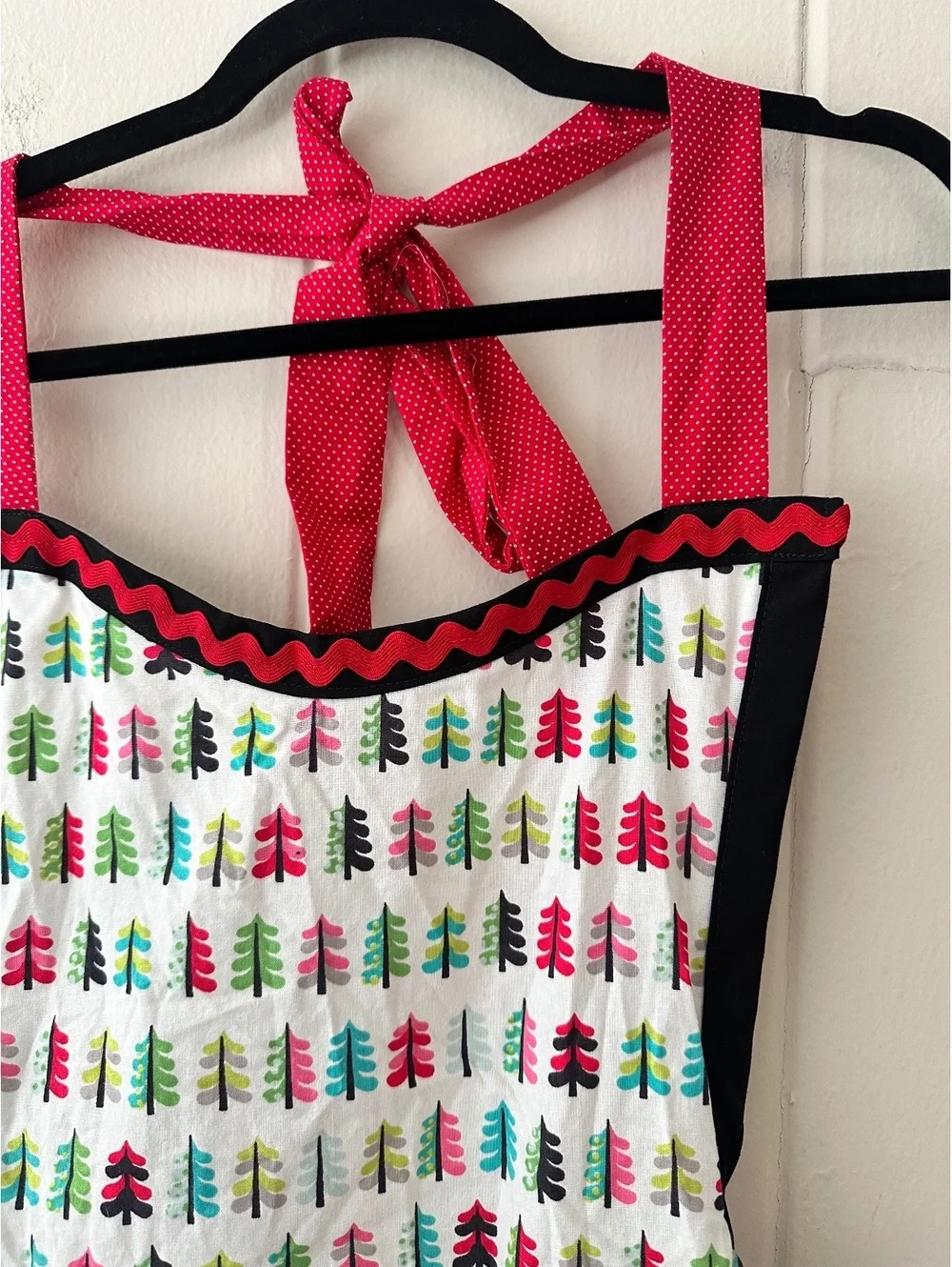 Full Apron with Sweetheart Neckline Contrast Trim and Pockets Handmade Size M